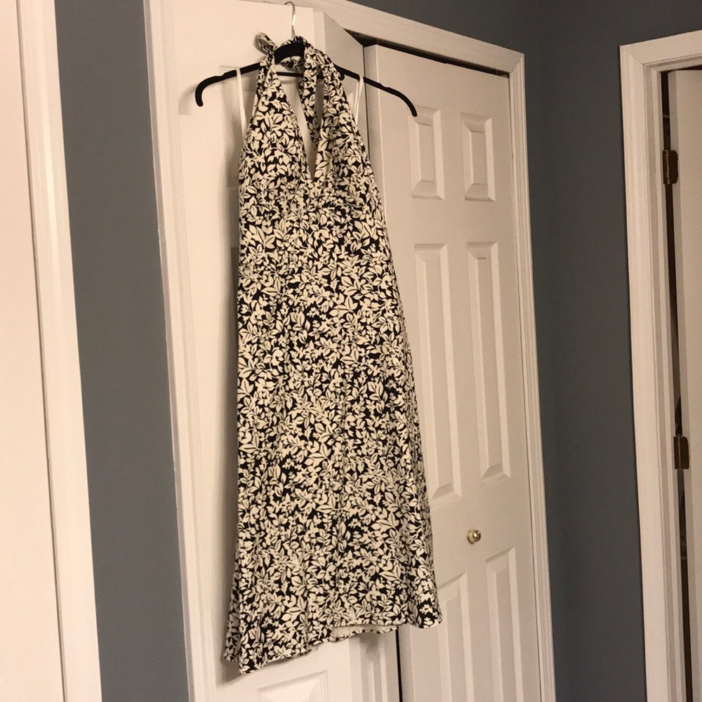 Excellent condition, flattering floral dress